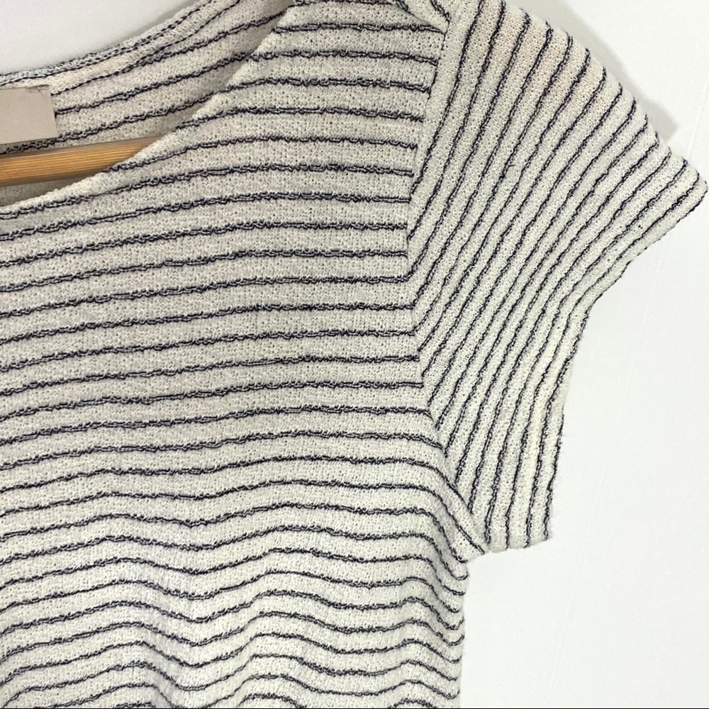 LOFT Knot Front Stripe Textural Top Size XSmall - Picture 4 of 7